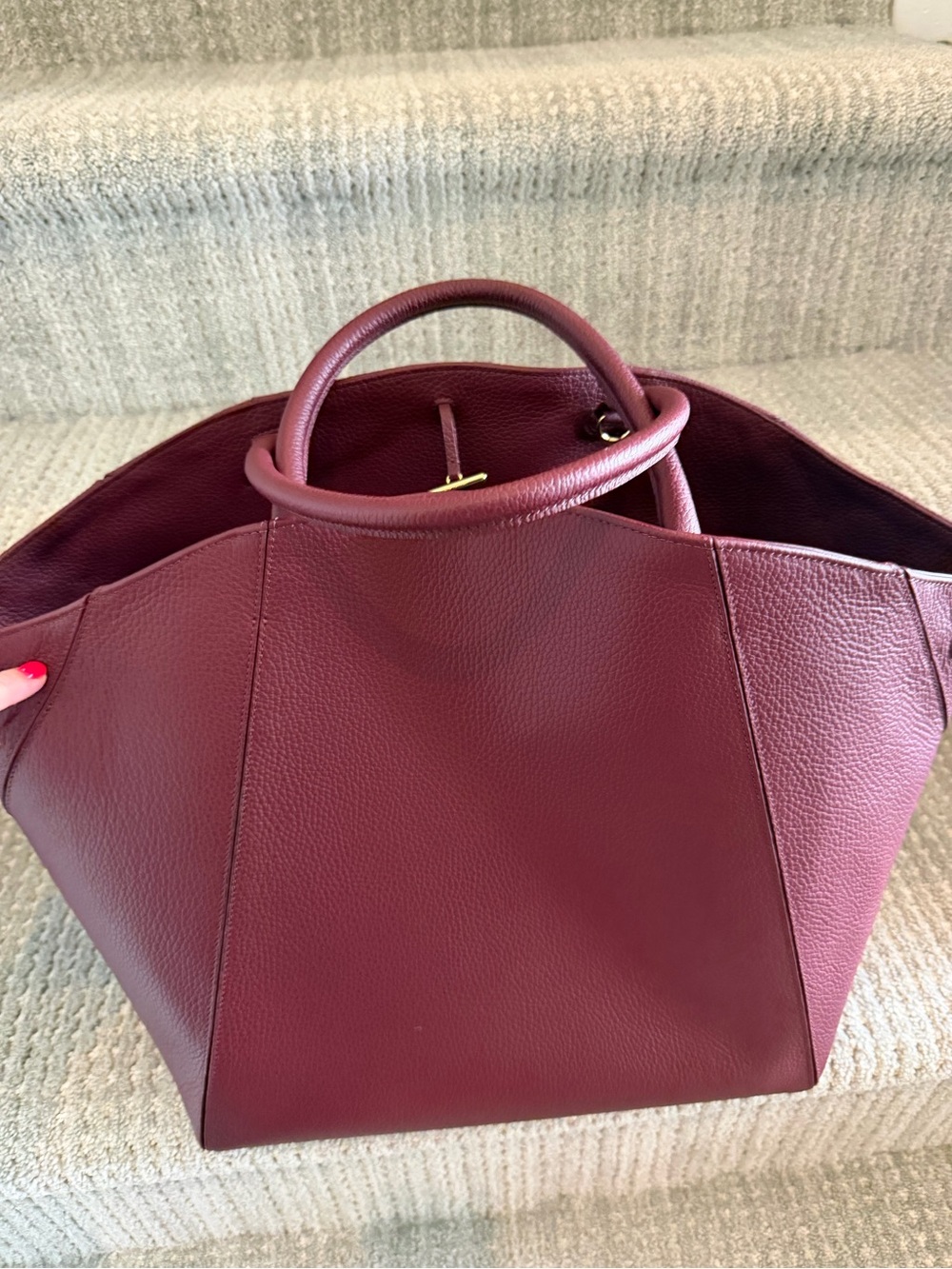 Cuyana Forma Satchel in Cherry - Picture 16 of 16
